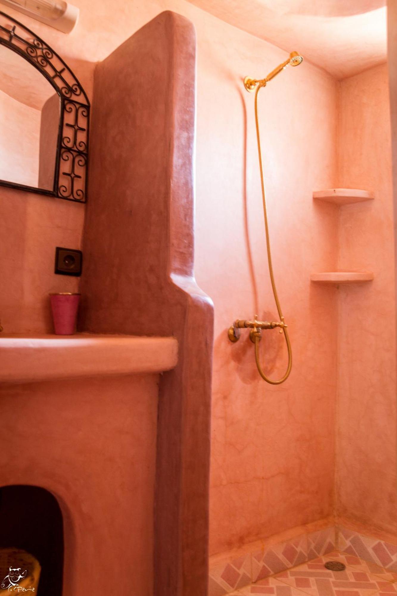 Riad Amar Merzouga Bilik gambar